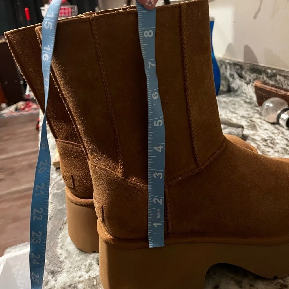 NWT UGG classic short platform boots